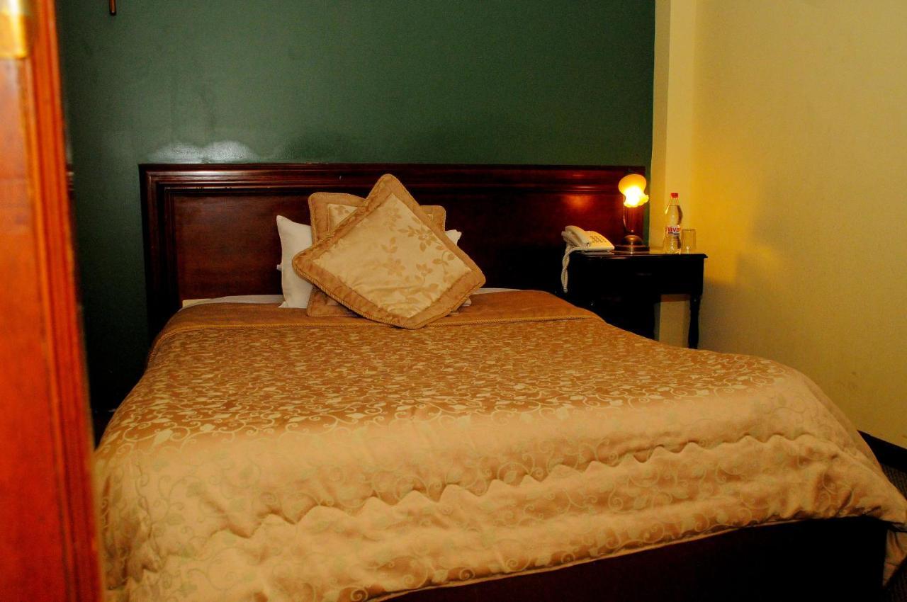 Colony Inn Hotel Ambato Exterior photo