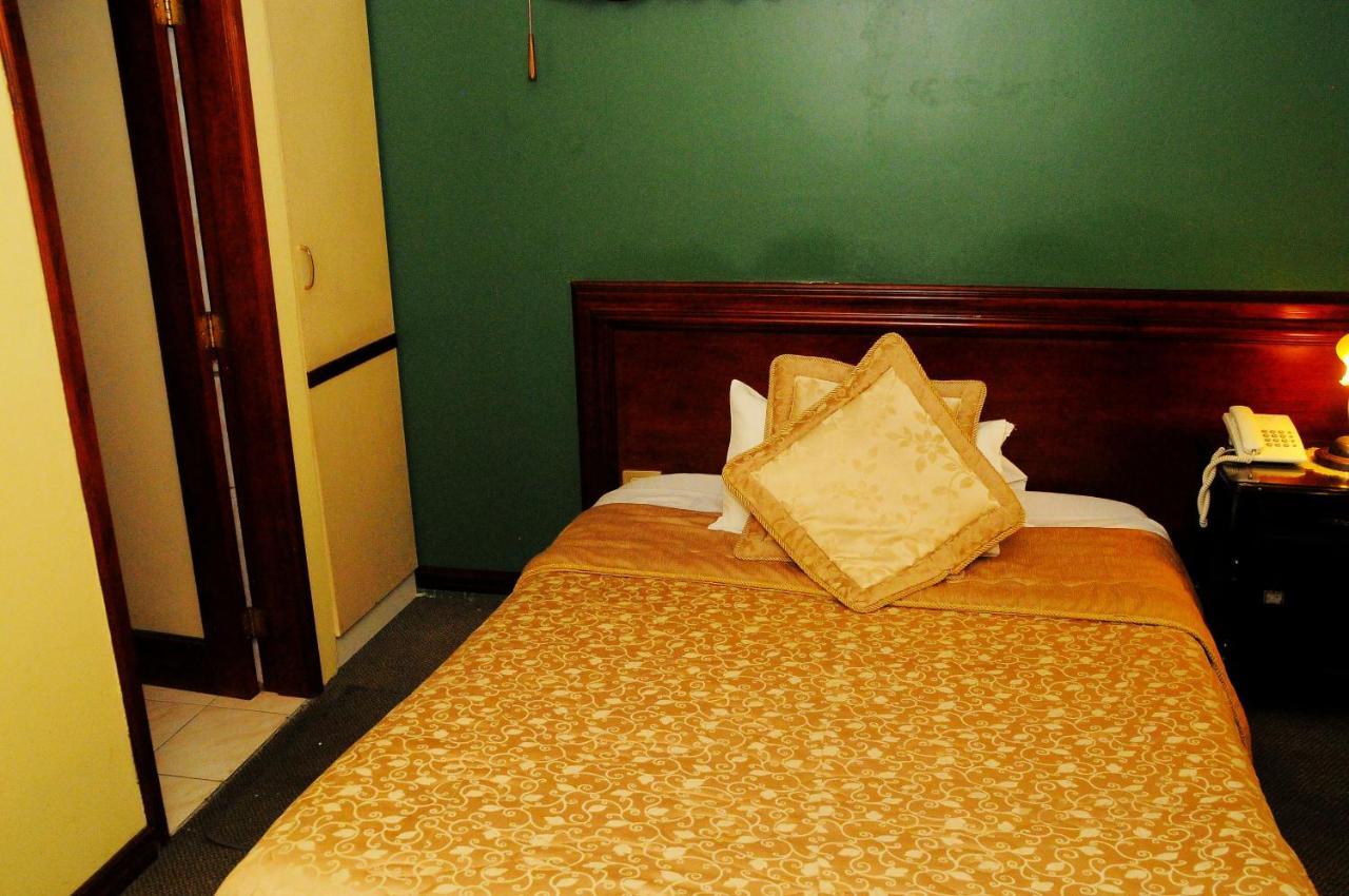 Colony Inn Hotel Ambato Exterior photo
