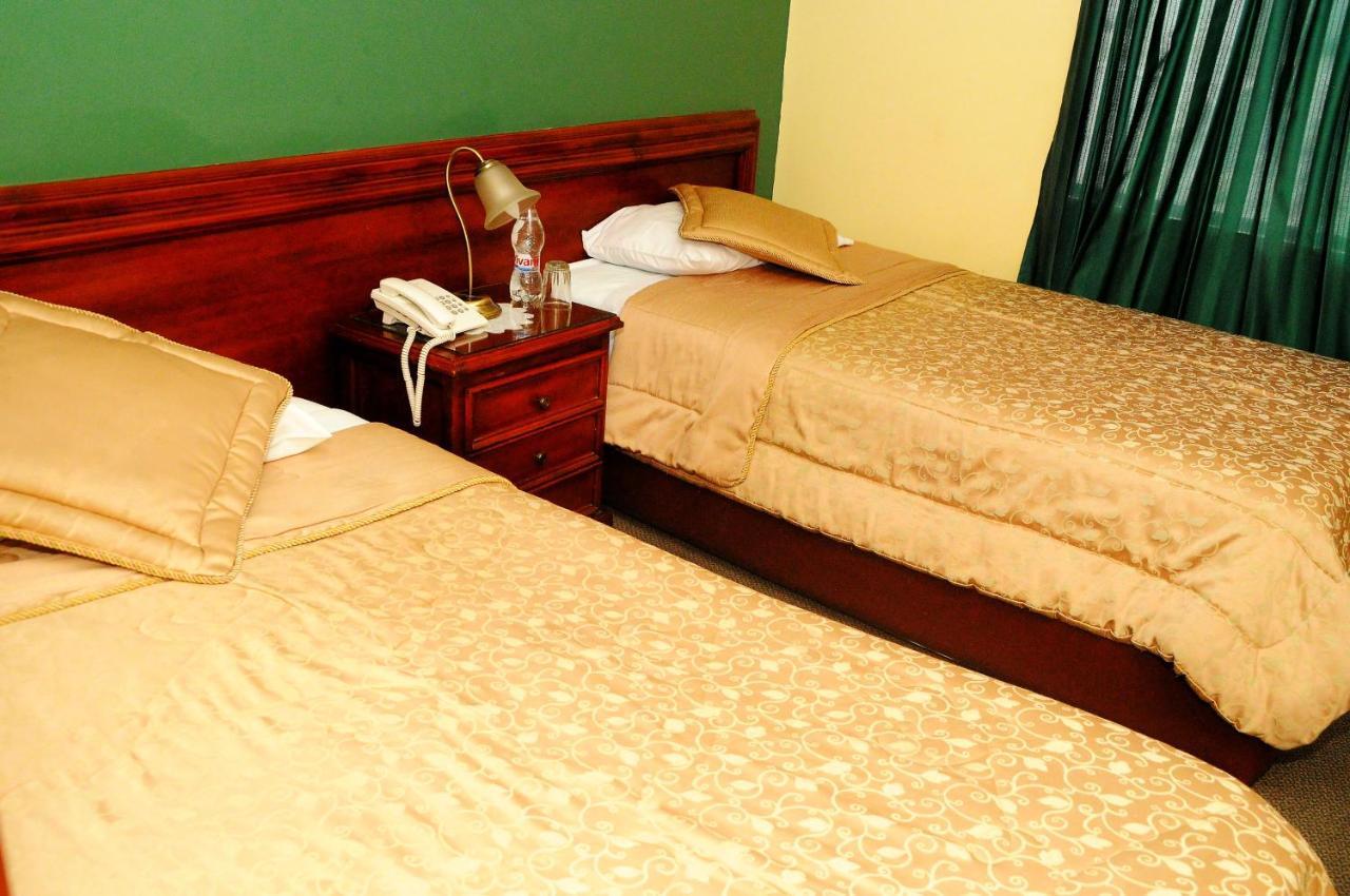 Colony Inn Hotel Ambato Exterior photo