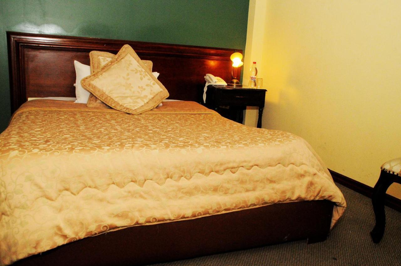 Colony Inn Hotel Ambato Exterior photo